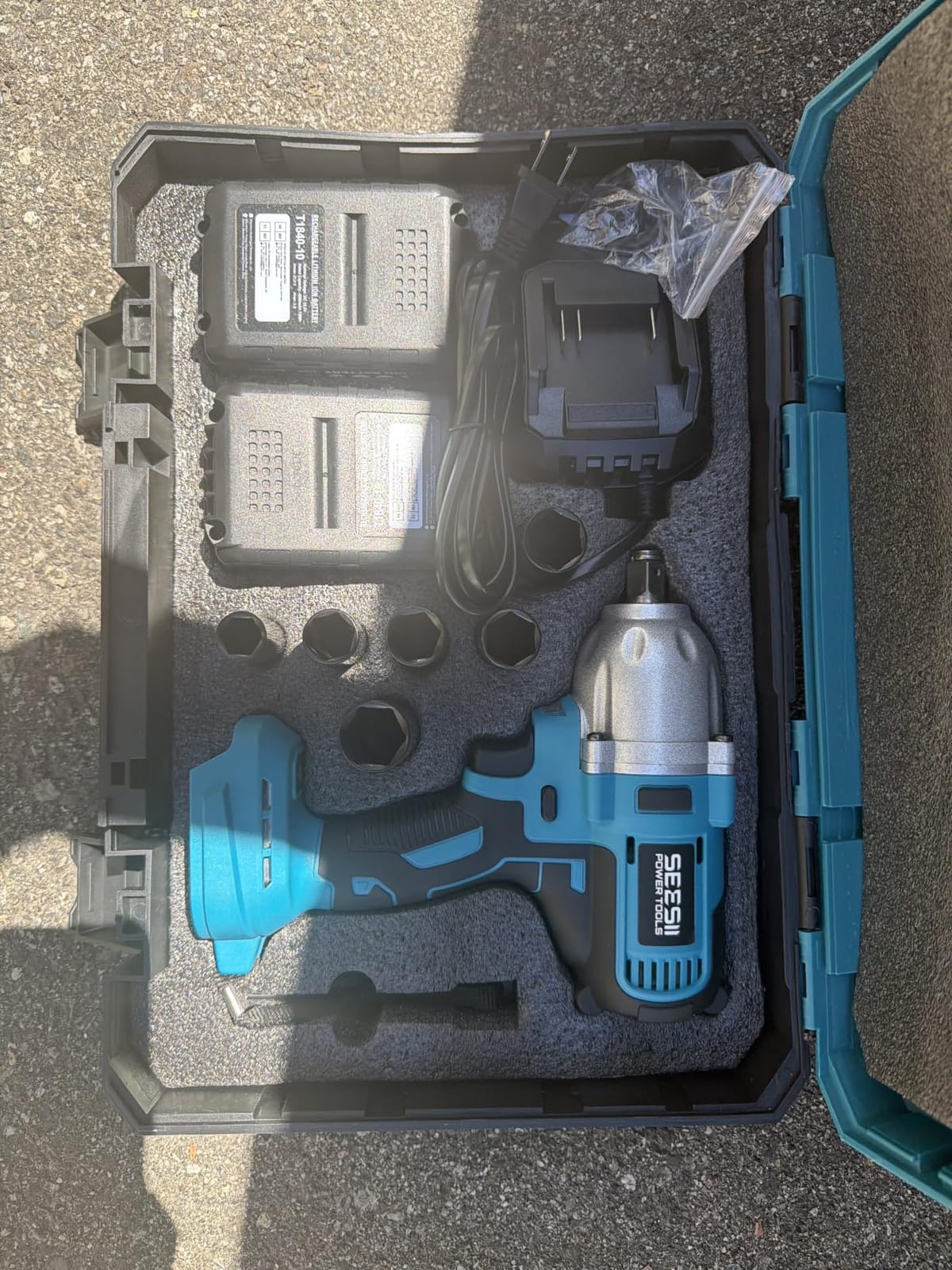 Seesii Impact Wrench 665 FT-LBS(900N.m) 3300IPM 1/2 Impact Gun High Torque Electric Impact Driver Cordless Impact Wrench with 21V 2x4.0Ah Battery 6 Sockets&Case for Home Car Tire Lug Nut Removal Tool customer photo 1