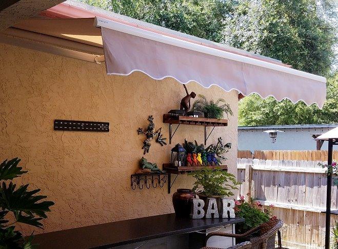 Tangkula 10 x 8.2 Ft Retractable Awning, Aluminum Patio Sun Shade w/Crank Handle and Water-Resistant Polyester, Outdoor Manual Retractable Awning Cover Shelter customer photo 1
