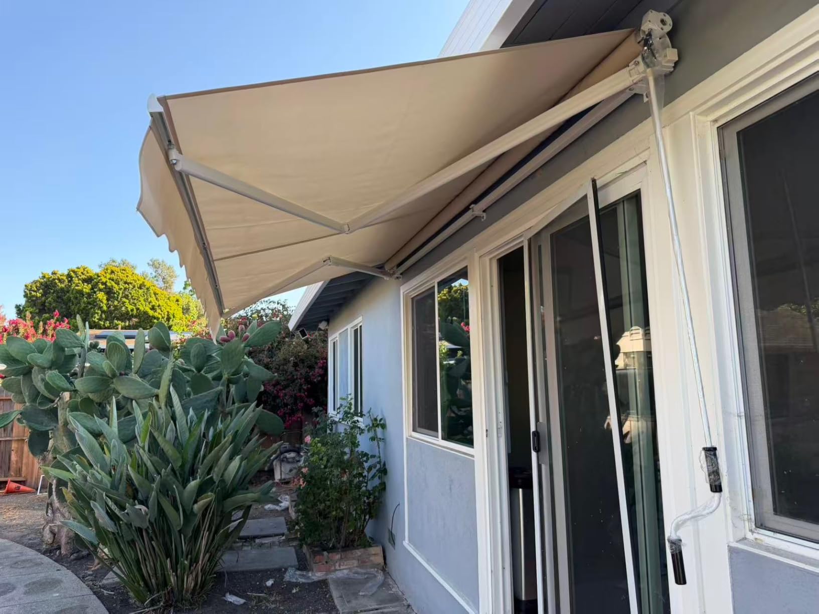 Tangkula 10 x 8.2 Ft Retractable Awning, Aluminum Patio Sun Shade w/Crank Handle and Water-Resistant Polyester, Outdoor Manual Retractable Awning Cover Shelter customer photo 2