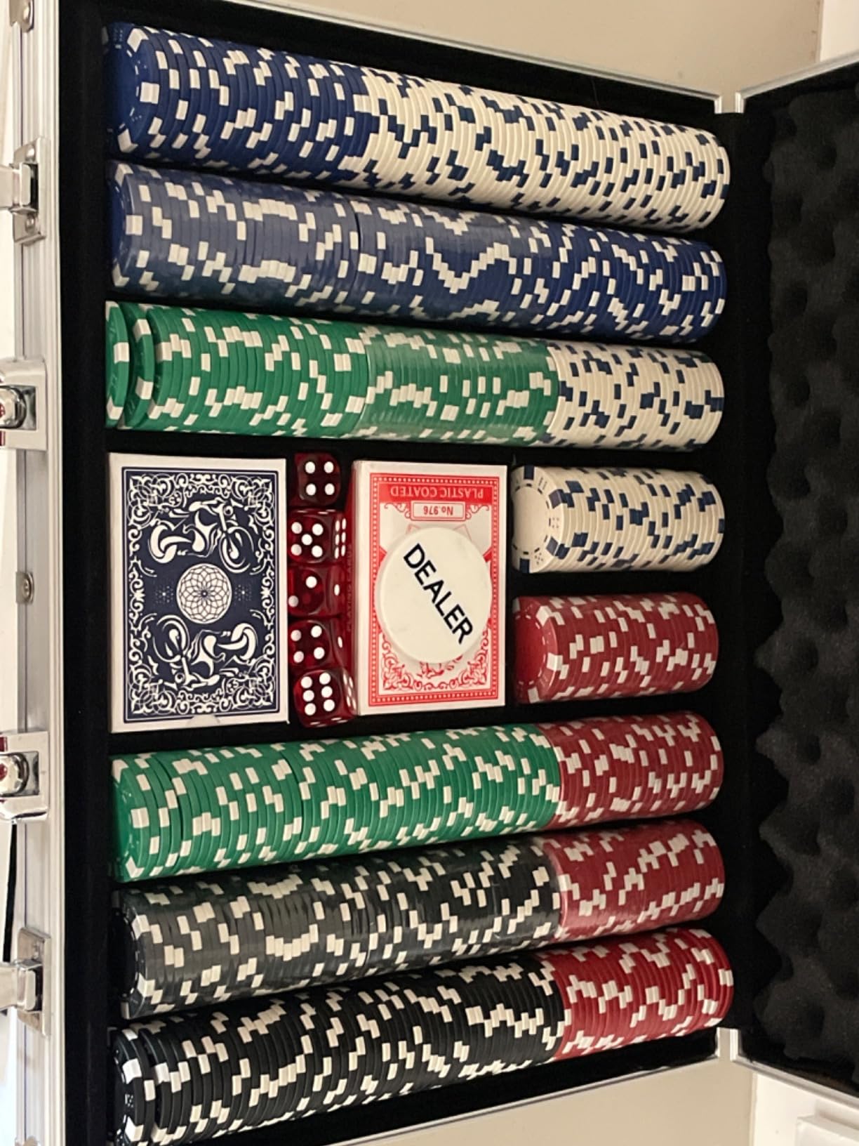 Comie Poker Chips,500PCS Poker Chip Set with Aluminum Travel Case,11.5 Gram Poker Set for Texas Holdem Blackjack Gambling customer photo 2