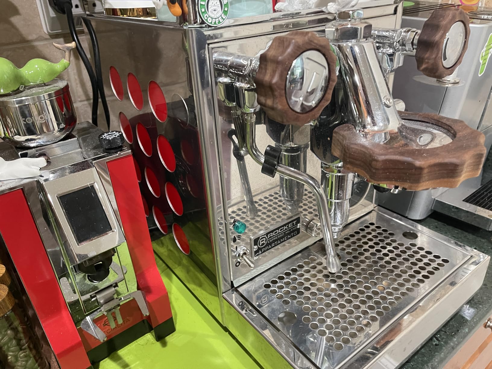 Rocket Espresso Appartamento Nera Espresso Machine | E61 | Heat Exchanger | Black/White customer photo 1