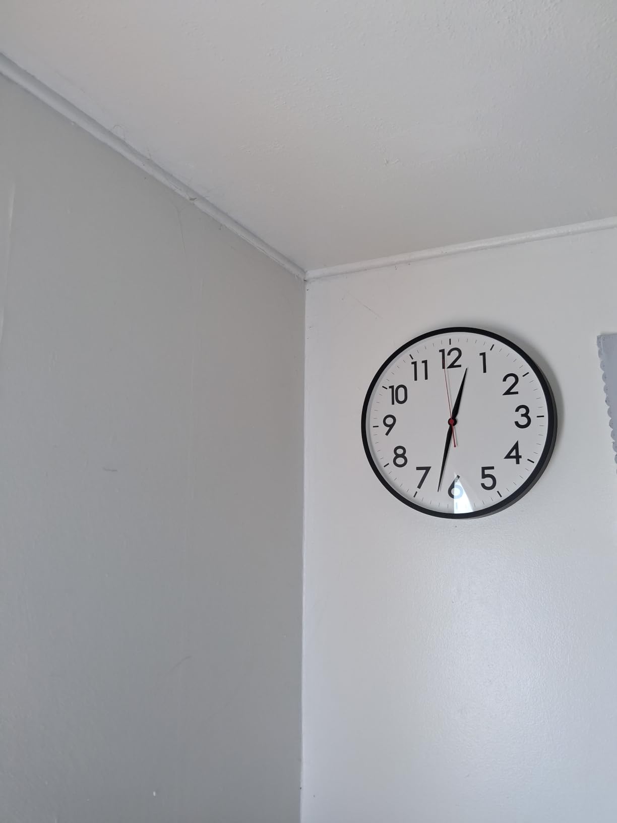 AKCISOT 14 Inch Wall Clock, Silent Battery Operated Analog Clock, Black | Classroom | Office | Kitchen | Living Room | Garage | Shop | Large Size | Easy-to-read numbers customer photo 2