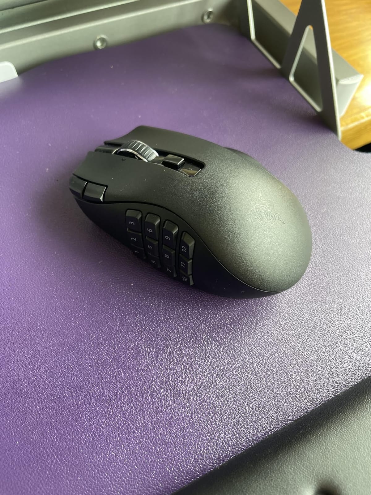 Razer Naga V2 HyperSpeed Wireless MMO Gaming Mouse, 400 Hr Battery, Black customer photo 2