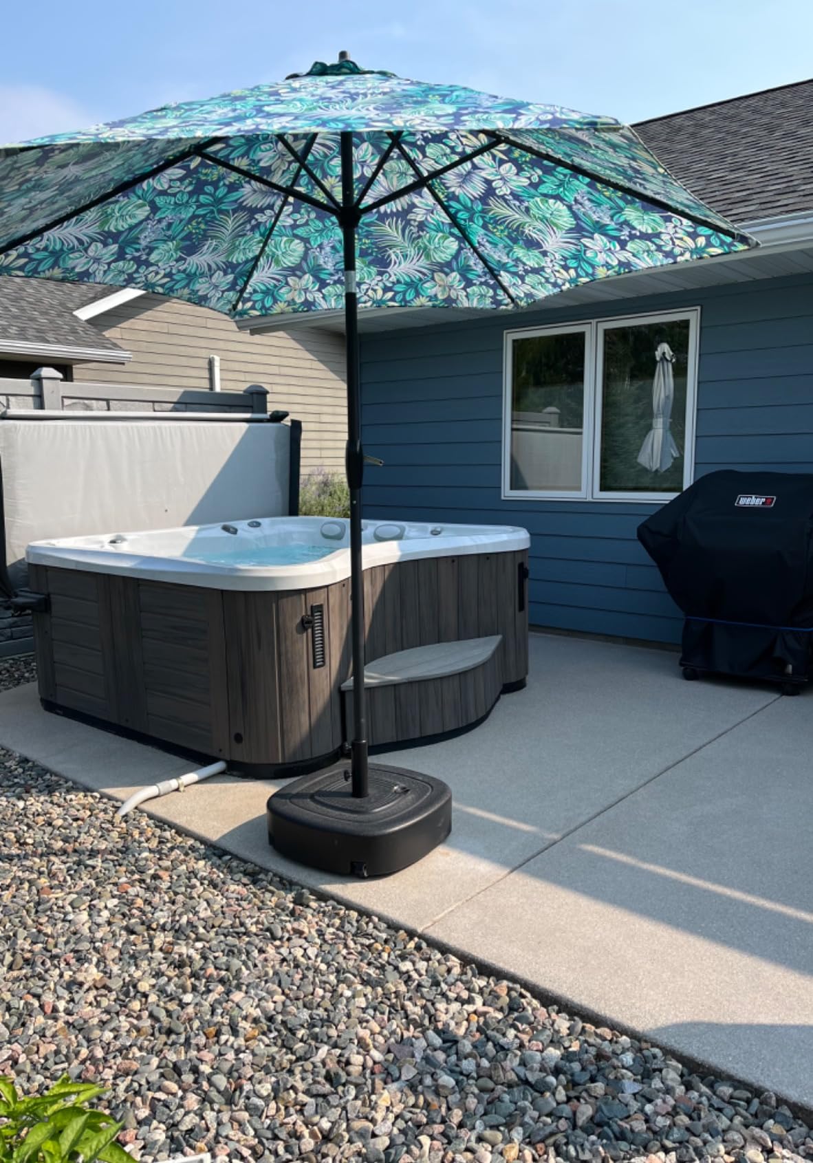 FRUITEAM 154lb Capacity Fillable Mobile Umbrella Base with 4 Wheels, Wind-Resistant Heavy Duty Patio Umbrella Base Market Stand Water or Sand Filled, for Patio, Deck, Poolside w/ 2 Locks, 2 Knobs customer photo 1