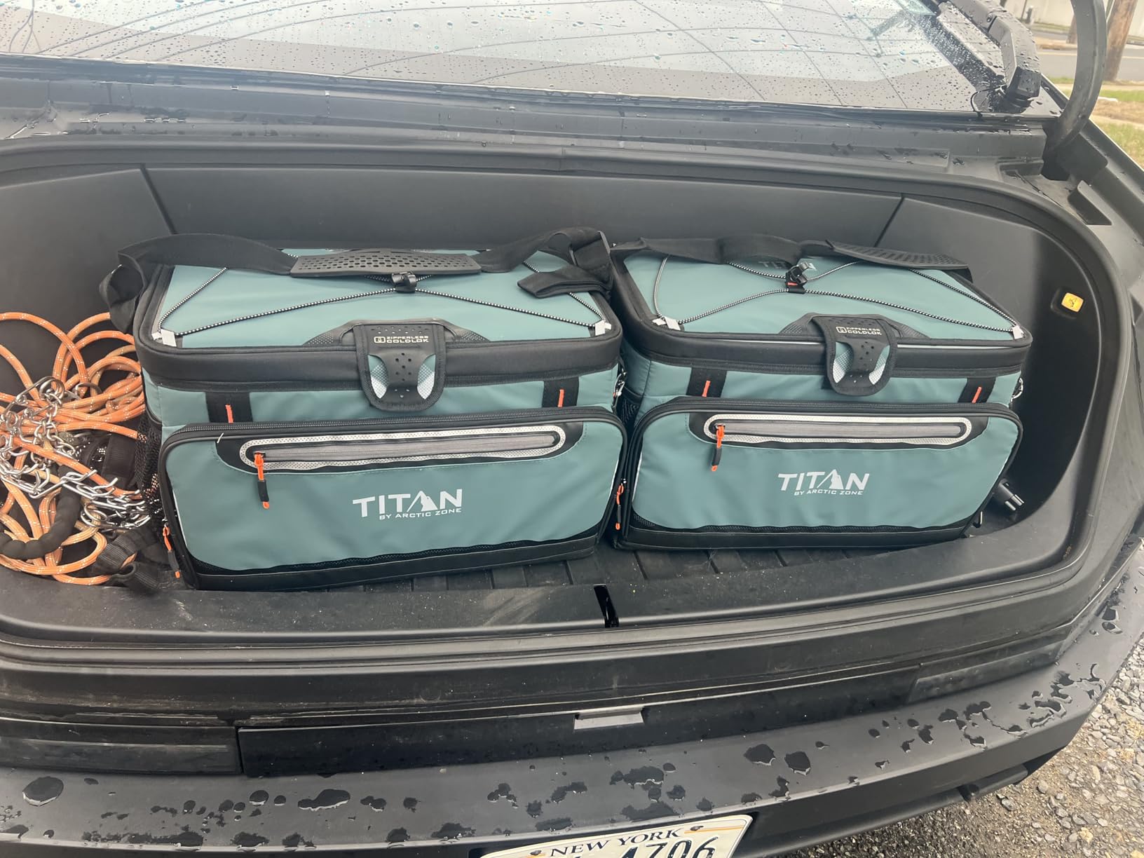 Titan Zipperless HardBody Cooler, Keeps Ice 2 Days customer photo 2
