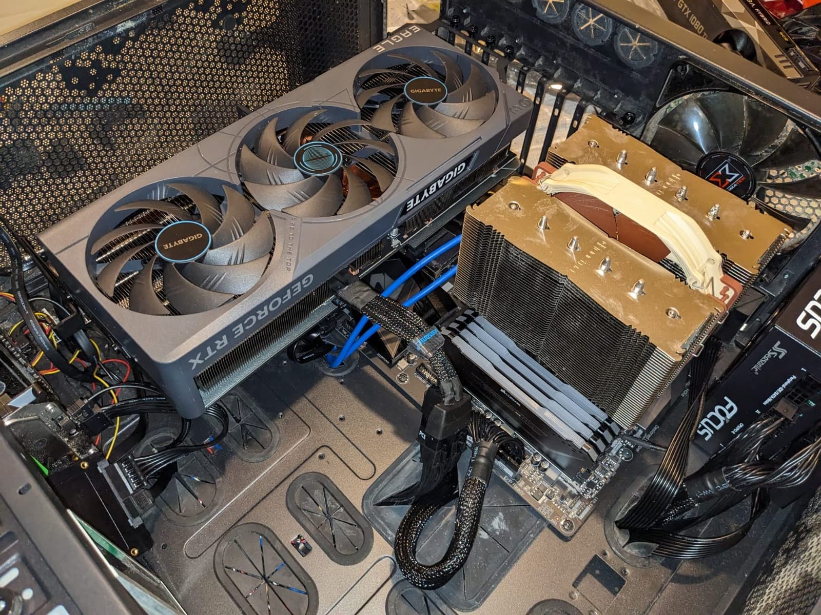 Gigabyte GeForce RTX 4080 Eagle OC 16G Graphics Card, 3X WINDFORCE Fans, 16GB 256-bit GDDR6X, GV-N4080EAGLE OC-16GD Video Card customer photo 1