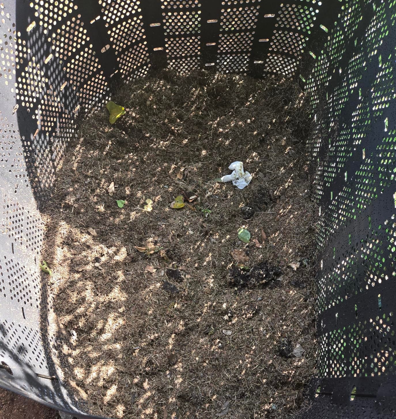 VIVOSUN 300 Gallon Outdoor Compost Bin, Expandable Composter, Easy to Setup & Large Capacity for Backyard, Lawn (Black with Gloves) customer photo 1