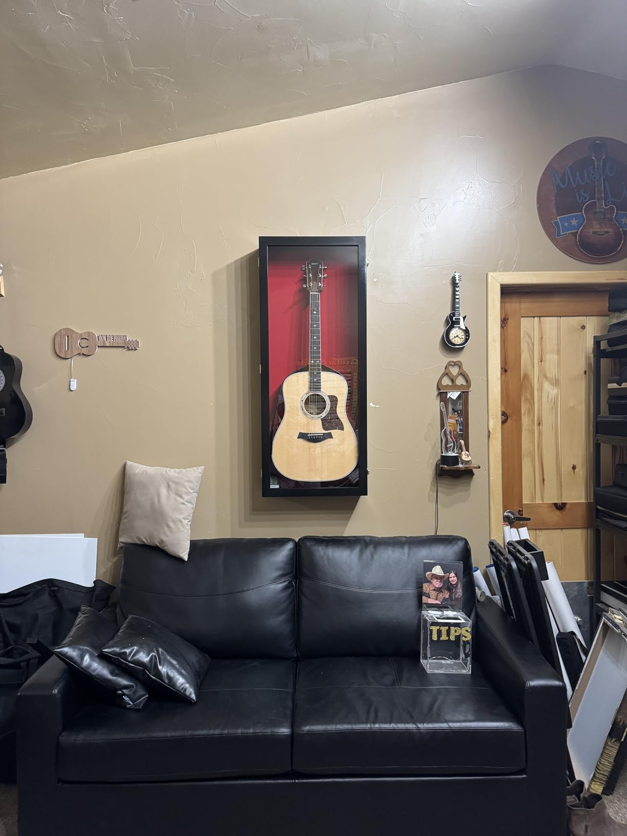PENNZONI Acoustic Guitar Display Case - Acrylic Acoustic Guitar Case - Guitar Display Case Wall Mount Made from Hardwood Frame & Clear Acrylic - Black w/ No Felt customer photo 1