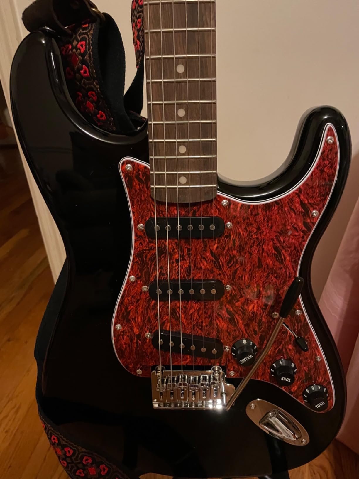 Fender Affinity Stratocaster HSS - Natural Bundle with Frontman 10G Amplifier, Gig Bag, Tuner, Instrument Cable, Strap, Picks, and Austin Bazaar Instructional DVD customer photo 2