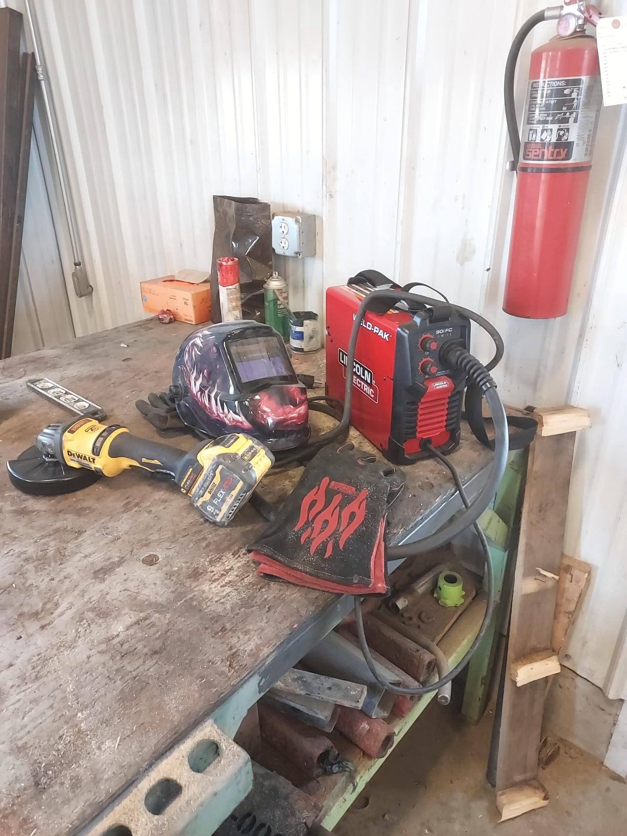 Lincoln Electric 90i FC Flux Core Wire Feed Weld-PAK Welder, 120V Welding Machine, Portable w/Shoulder Strap, Protective Metal Case, Best for Small Jobs, K5255-1 customer photo 1