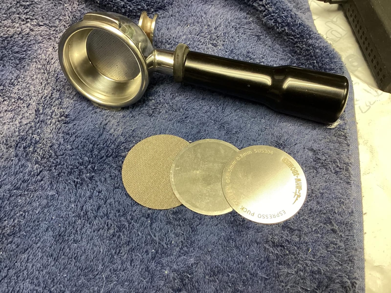MHW-3BOMBER 58.5mm Espresso Puck Screen, 0.8mm Dual-Layer Stainless Steel Filter, Even Extraction & Cleaner Group Head, Fits 58mm Portafilter Basket, FG5590 customer photo 1