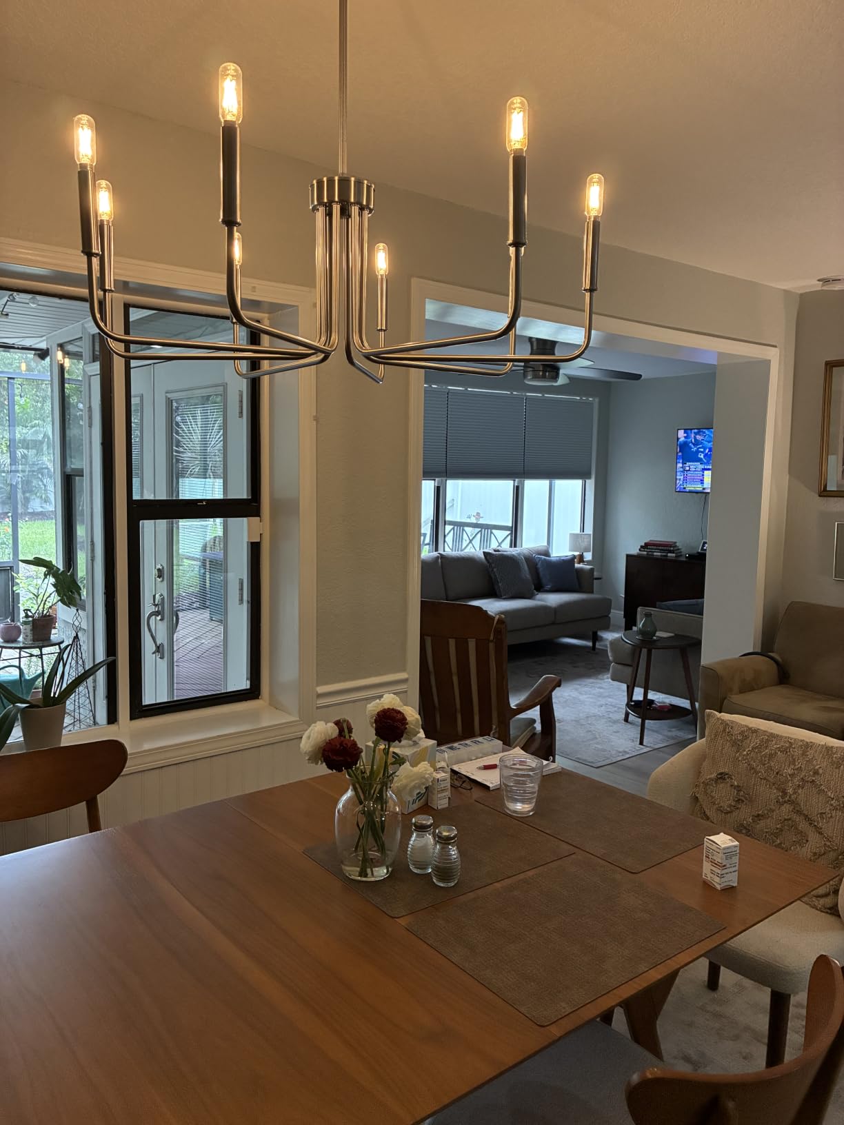 Black Chandelier, 6-Light Farmhouse Chandelier for Dining Room Lighting Fixtures Hanging, Industrial Modern Chandelier for Bedroom, Foyer, Hall, Kitchen, Living Room, Entryway (No Assembly Required) customer photo 1