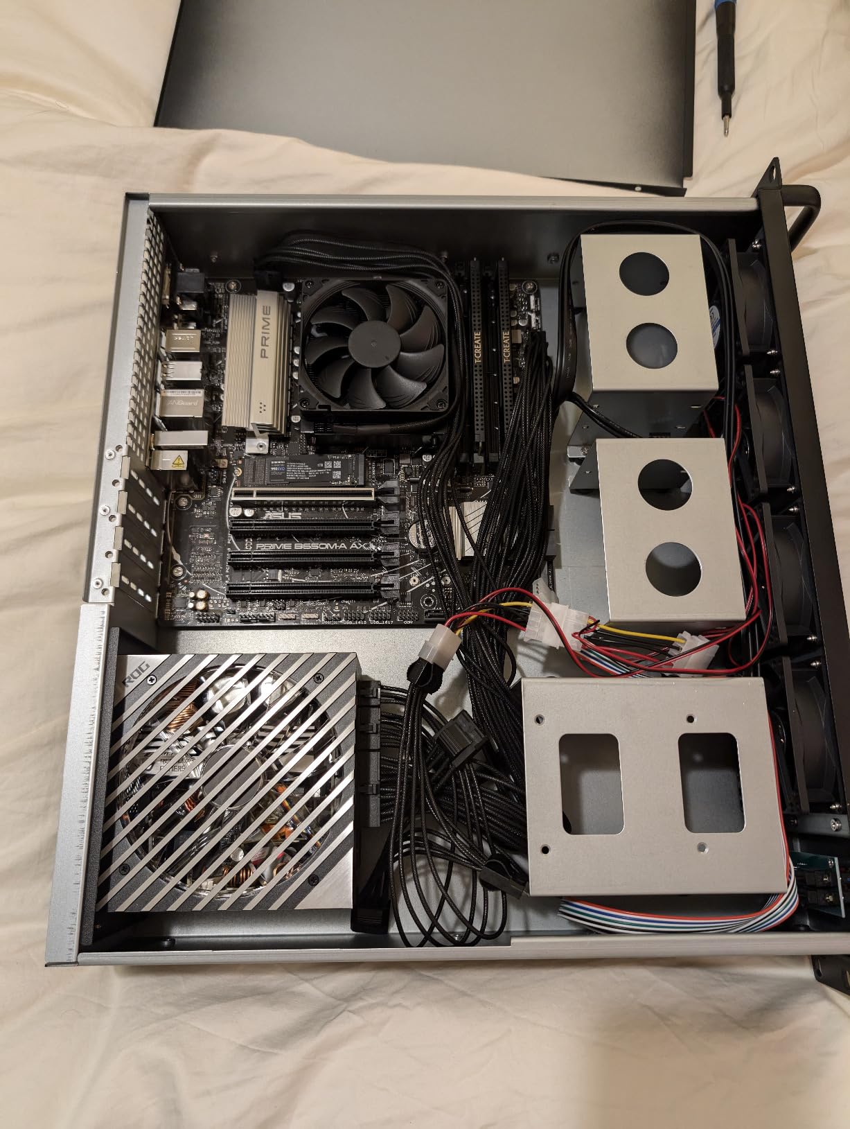 ASUS ROG Loki SFX-L 750W Platinum (Fully Modular Power Supply, 80+ Platinum, Lambda A Certified, 120mm PWM ARGB Fan, Aura Sync, ATX 3.0 Compatible, PCIe 5.0 Ready, 10 Year Warranty) customer photo 1