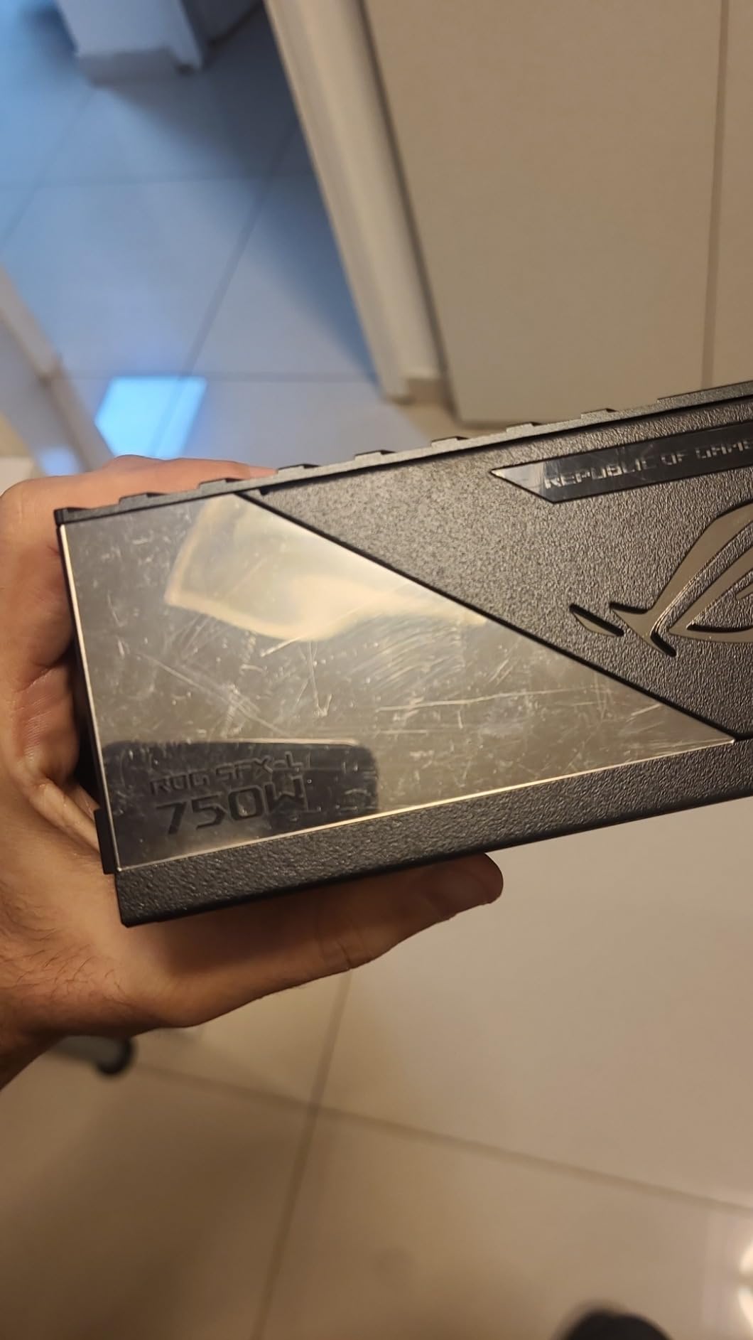 ASUS ROG Loki SFX-L 750W Platinum (Fully Modular Power Supply, 80+ Platinum, Lambda A Certified, 120mm PWM ARGB Fan, Aura Sync, ATX 3.0 Compatible, PCIe 5.0 Ready, 10 Year Warranty) customer photo 2
