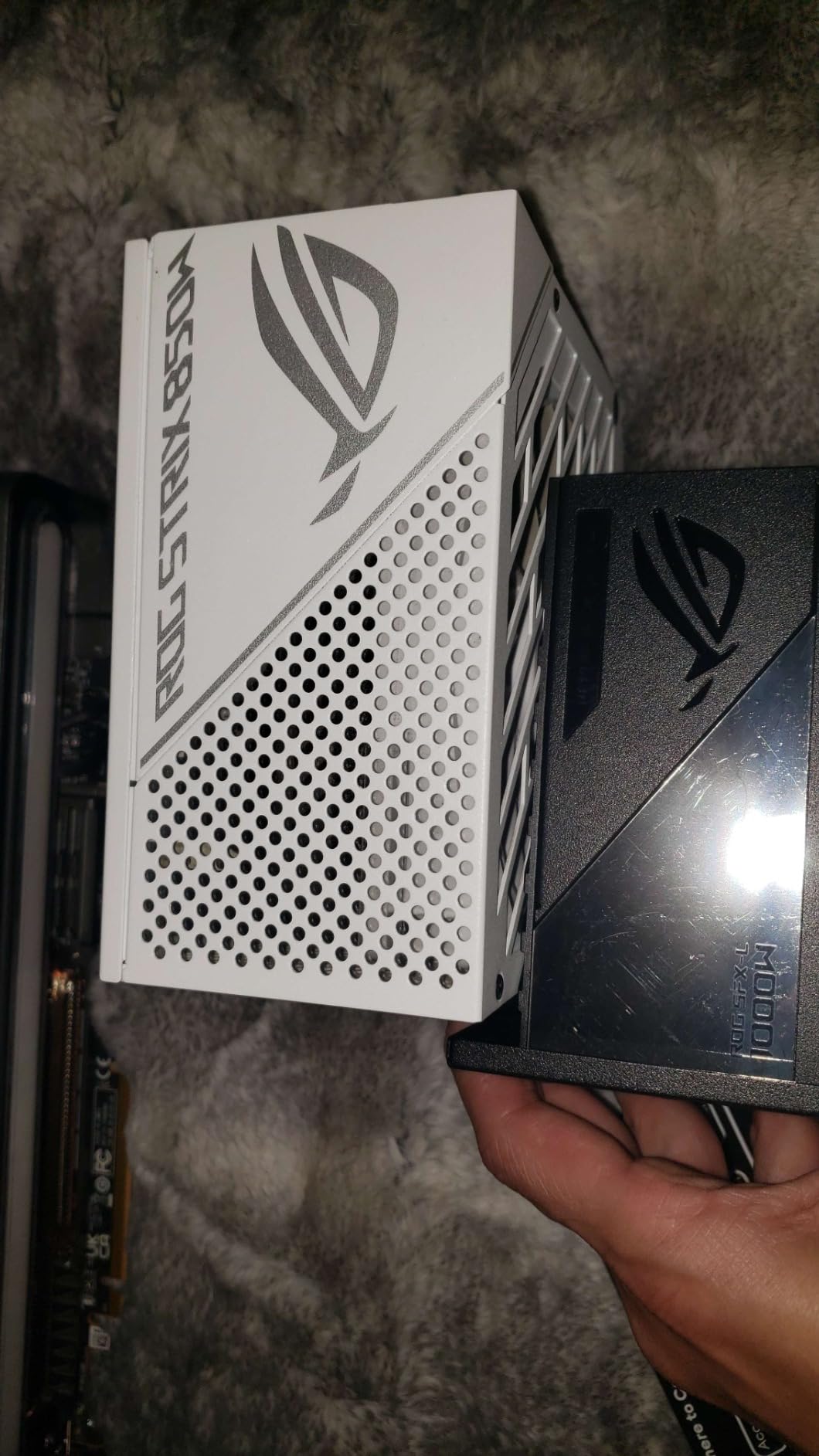 ASUS ROG Loki SFX-L 1000W Platinum (Fully Modular Power Supply, 80+ Platinum, 120mm PWM ARGB Fan, Aura Sync, ATX 3.0 Compatible, PCIe 5.0 Ready, 10 Year Warranty) customer photo 2