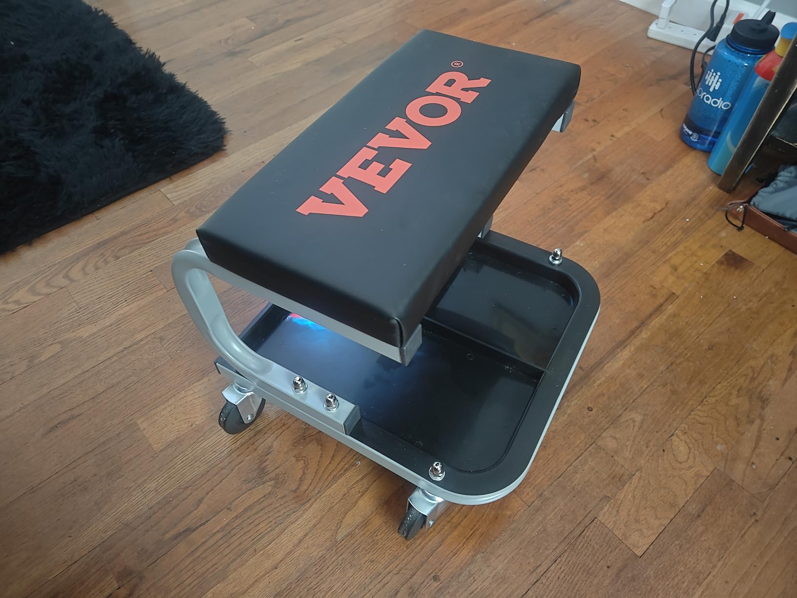 VEVOR Rolling Creeper Garage/Shop Seat, 250 LBS Capacity Padded Rolling Workshop Stool with Tool Tray Storage, Mechanic Stool for Garage, Shop, Auto Repair, Black customer photo 1