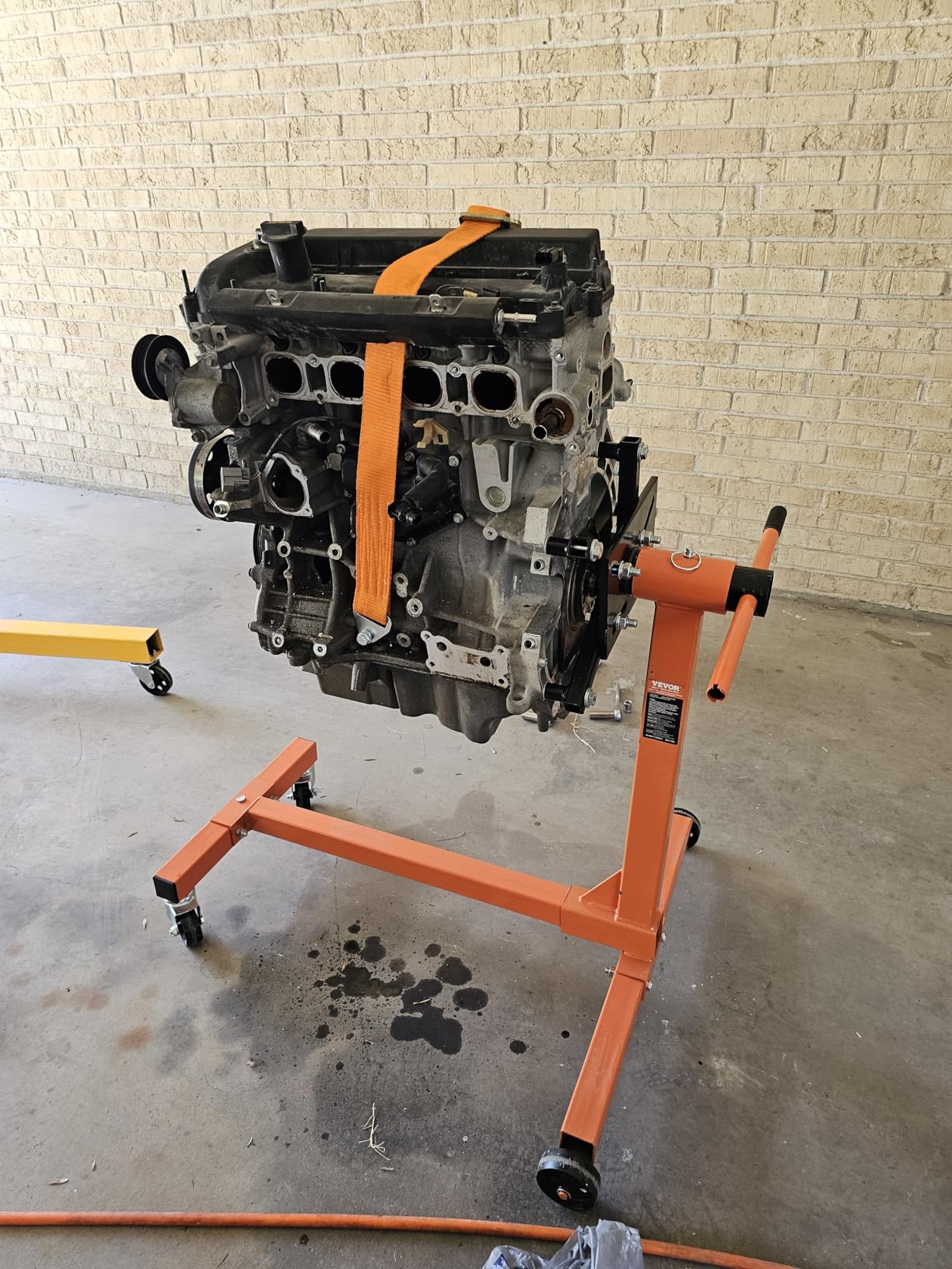 VEVOR Engine Stand, 750 lbs (3/8 Ton) Rotating Engine Motor Stand with 360 Degree Adjustable Head, Cast Iron Motor Hoist Dolly, 4-Caster, 4 Adjustable Arms, for Vehicle Maintenance, Auto Repair | Cast Iron Motor Hoist Dolly with 4 Caster Wheels and 4 Adjustable Arms, Ideal for Vehicle Maintenance, Engine Repair customer photo 2