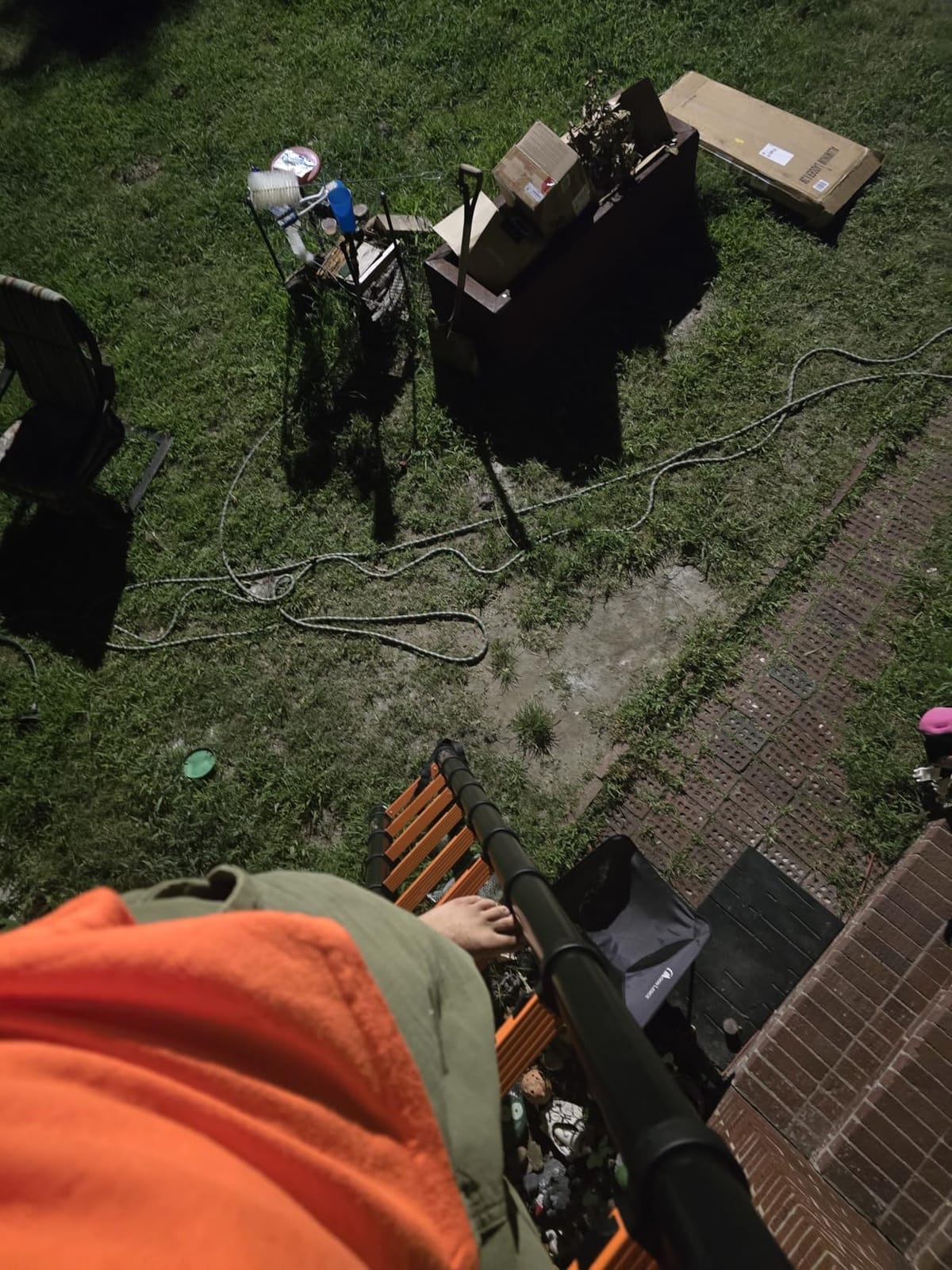 SINMEIRUN Telescoping Ladder, 16.5 FT, 330 lbs Capacity; Orange customer photo 2