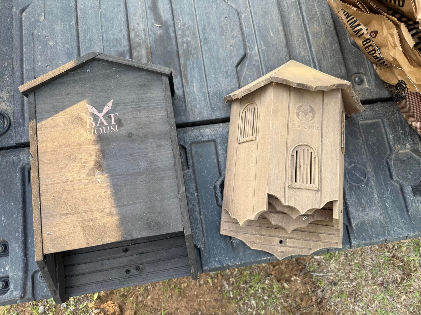 VIREESR Bat House for Outdoors, Castle 3-Chamber Bat Box, 100-Capacity customer photo 2