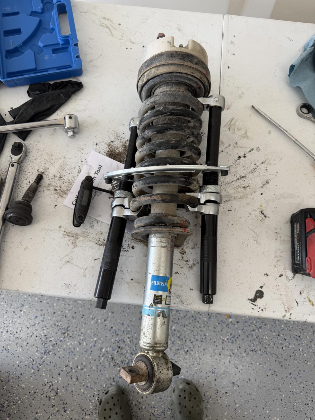 OMT Coil Spring Compressor Tool Set, 2200lb Strut Compressor Tool customer photo 2