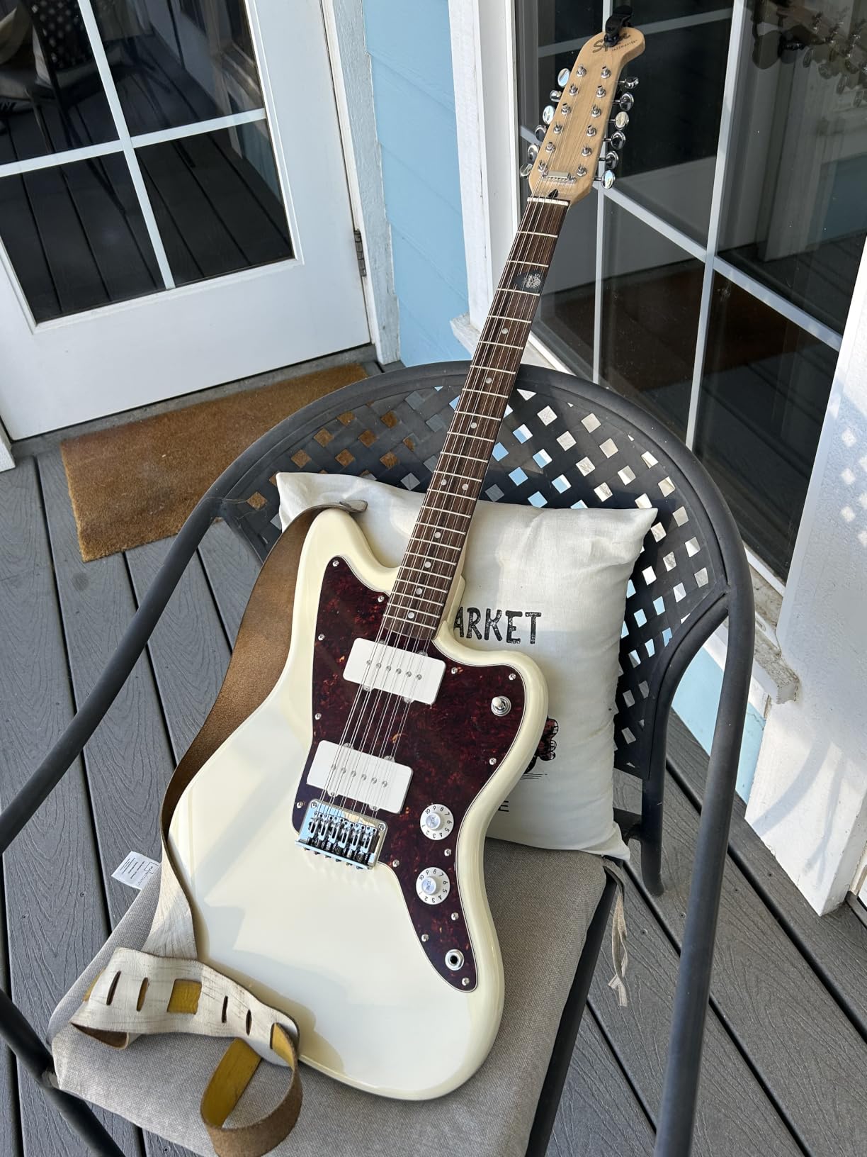 Paranormal Jazzmaster XII, Laurel Fingerboard, Tortoiseshell Pickguard, Olympic White customer photo 1