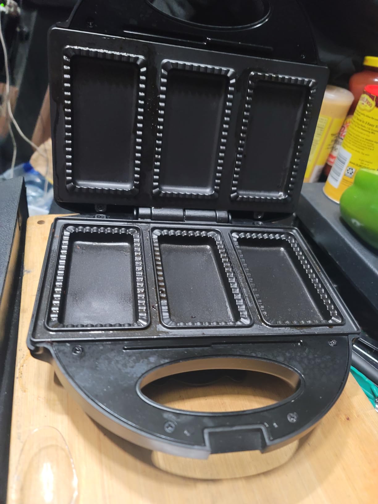 FineMade Electric Empanada Maker Machine with Press Mold, Large Dumpling Maker, Pierogi Maker Press Machine, Make 4 Psc of 6 Inches Large Empanadas, Jamaican Beef Patties,Calzones, Pocket Pies customer photo 2