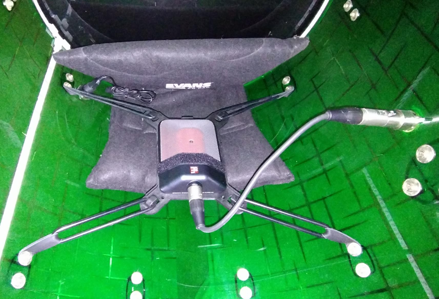 SE ELECTRONICS BL8 Half-Cardioid Boundary Microphone for Kick Drums, Grand Piano, Ambience, Room & Stage Floor Miking customer photo 1