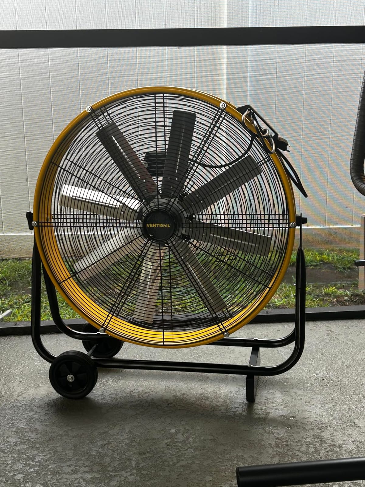 VENTISOL 24 Inch High Velocity Drum Fan, 9500 CFM Industrial Fans Heavy Duty, 3-Speed Shop Fan, Large Metal Floor Fan for Garage, Warehouse, Outdoor, Commercial, 8 Blades customer photo 1