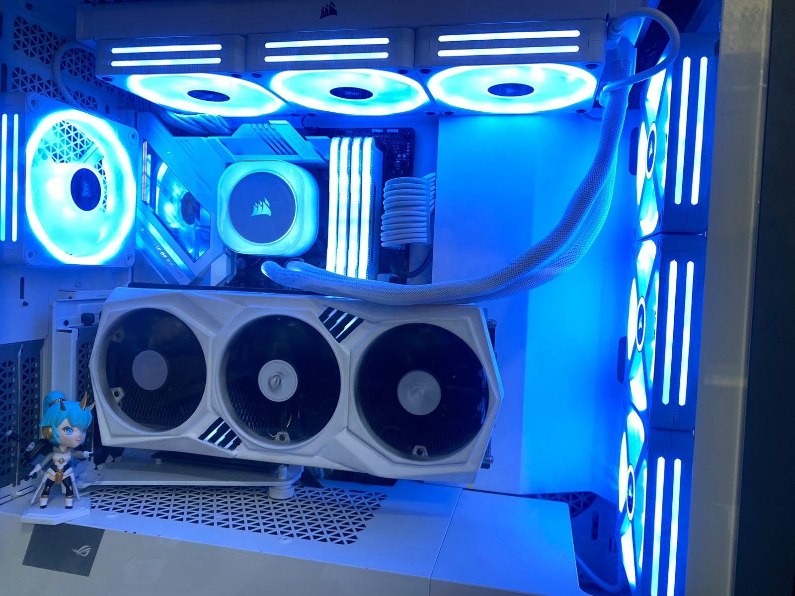 CORSAIR iCUE Link H115i RGB Liquid CPU Cooler - 280mm AIO - QX140 RGB Fans - Fits Intel® LGA 1700, AMD® AM5 - iCUE Link System Hub Included - Black customer photo 1