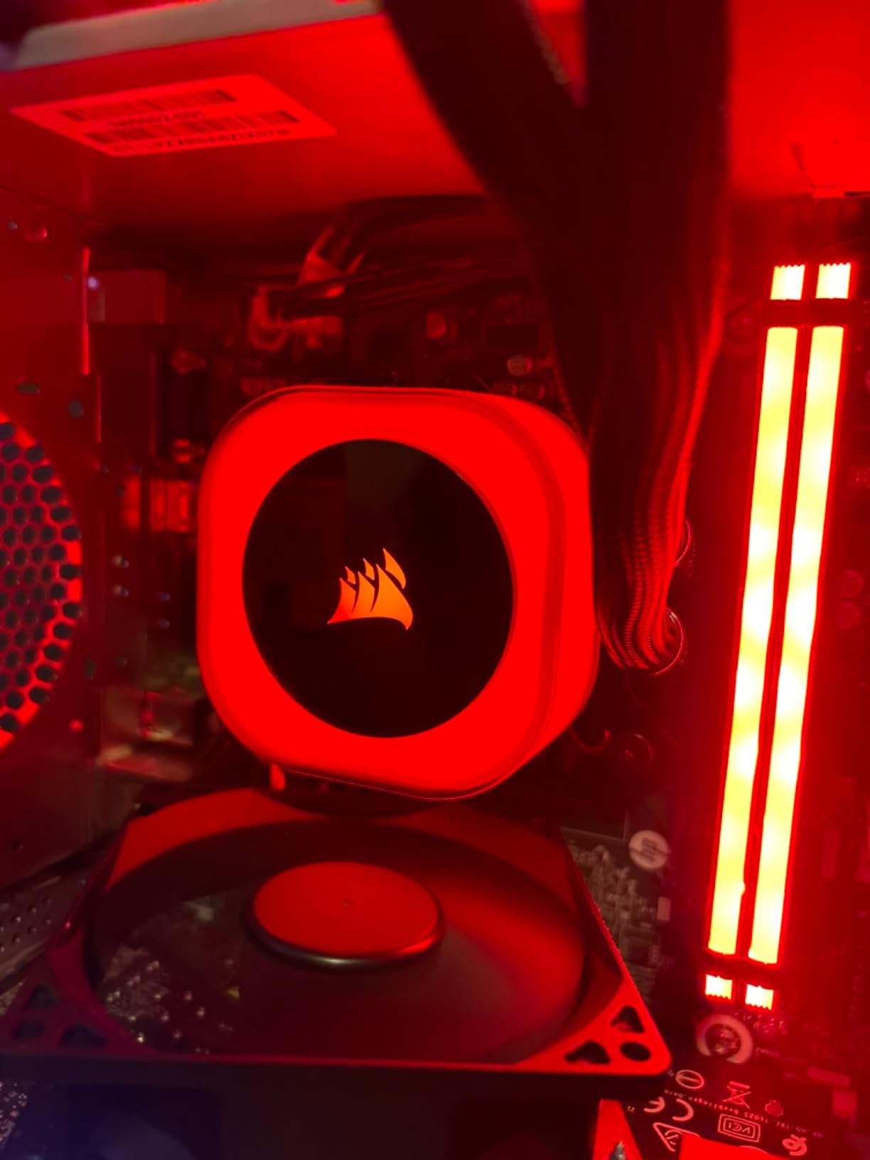 CORSAIR iCUE Link H115i RGB Liquid CPU Cooler - 280mm AIO - QX140 RGB Fans - Fits Intel® LGA 1700, AMD® AM5 - iCUE Link System Hub Included - Black customer photo 2