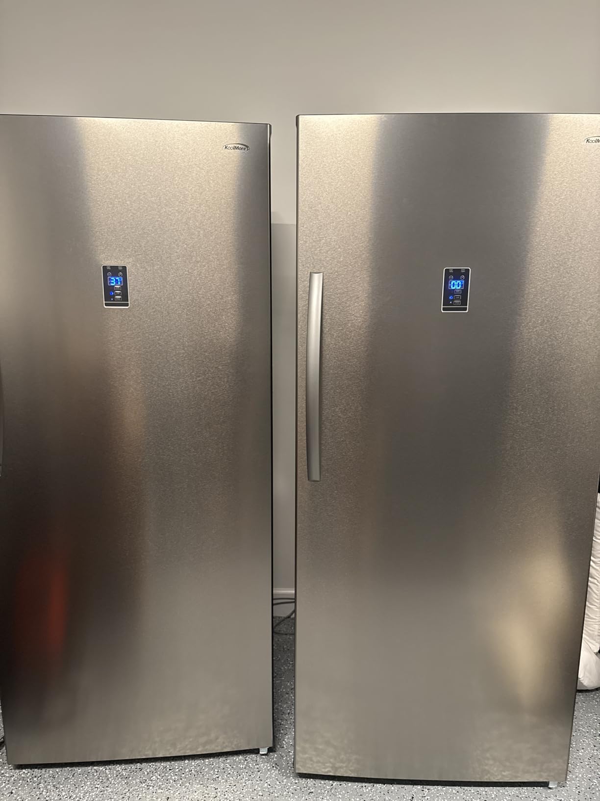 KoolMore 21 cu. ft. Upright Convertible Freezer/Refrigerator, 2-in-1 Appliance, Great Storage for Fresh or Frozen Food and Drinks, Clear Shelves and Drawers [Silver] (KM-RUF-21S) customer photo 2