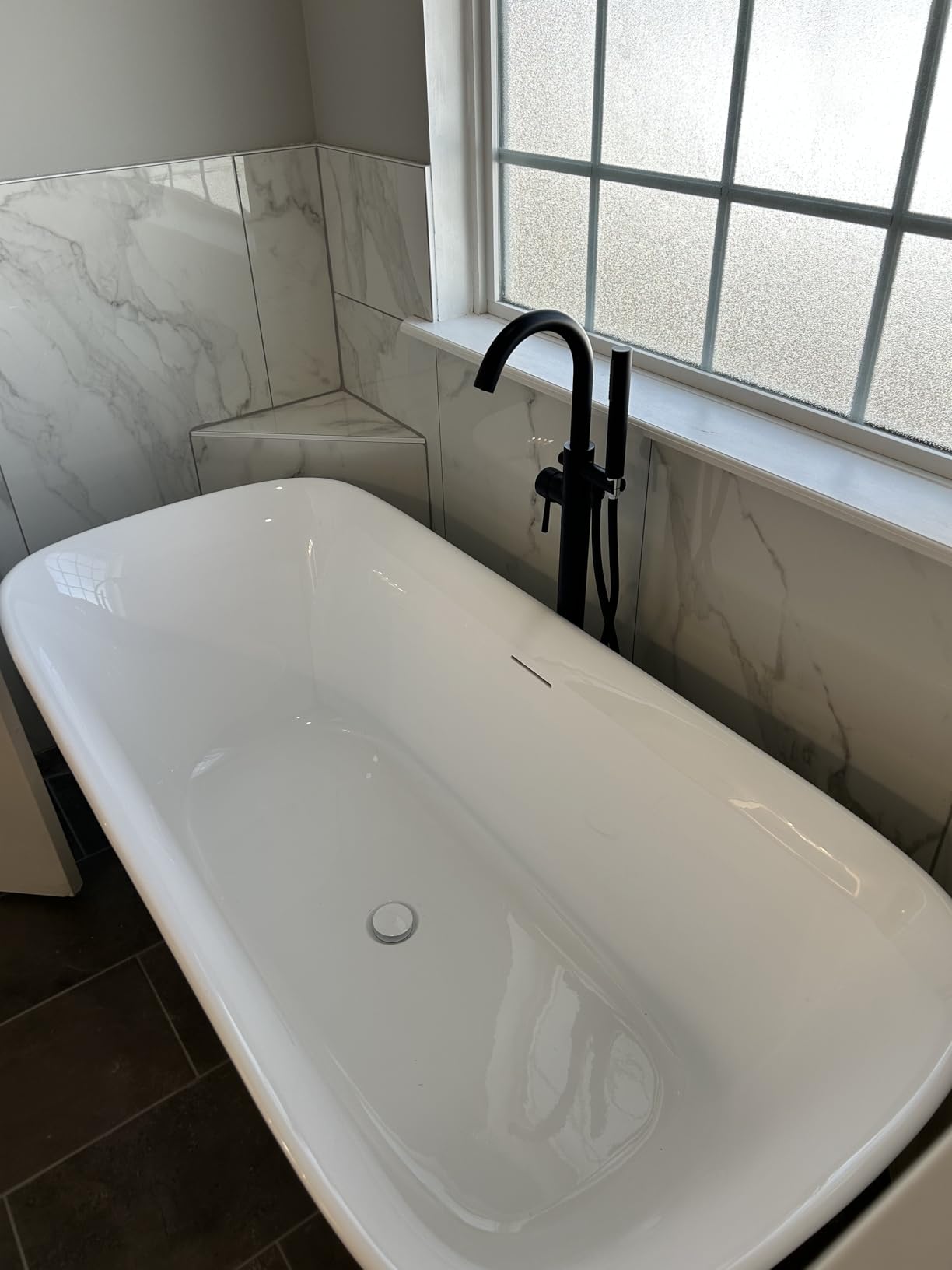 61 in. x 31 in.Classic Oval Acrylic Free Standing Tub, Heavy Duty Deep Soaking Tub, Bathroom Stand Alone Tub, Freestanding Bathtub SY1255 (Glossy White) customer photo 1