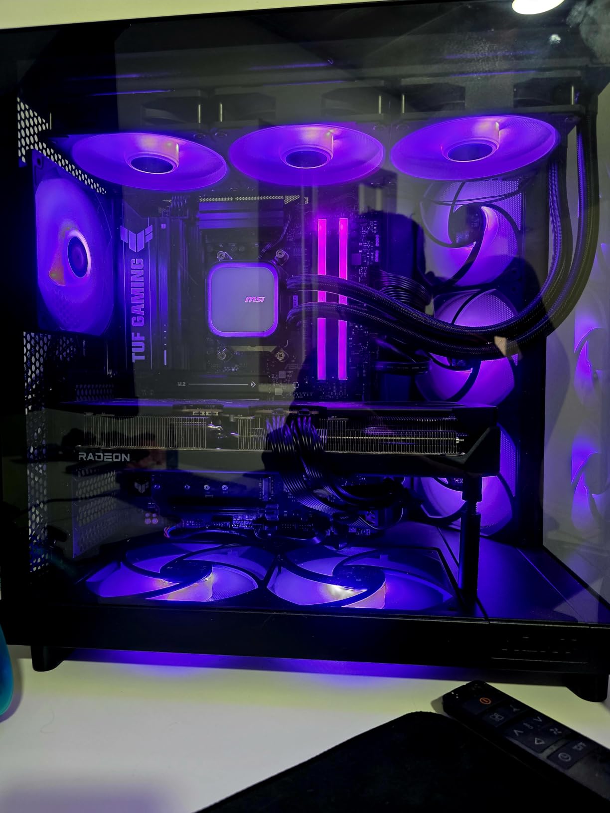 NZXT H6 Flow | Compact Dual-Chamber Mid-Tower Airflow Case | Panoramic Glass Panels | High-Performance Airflow Panels | Includes 3 x 120mm Fans | Cable Management | Black customer photo 2