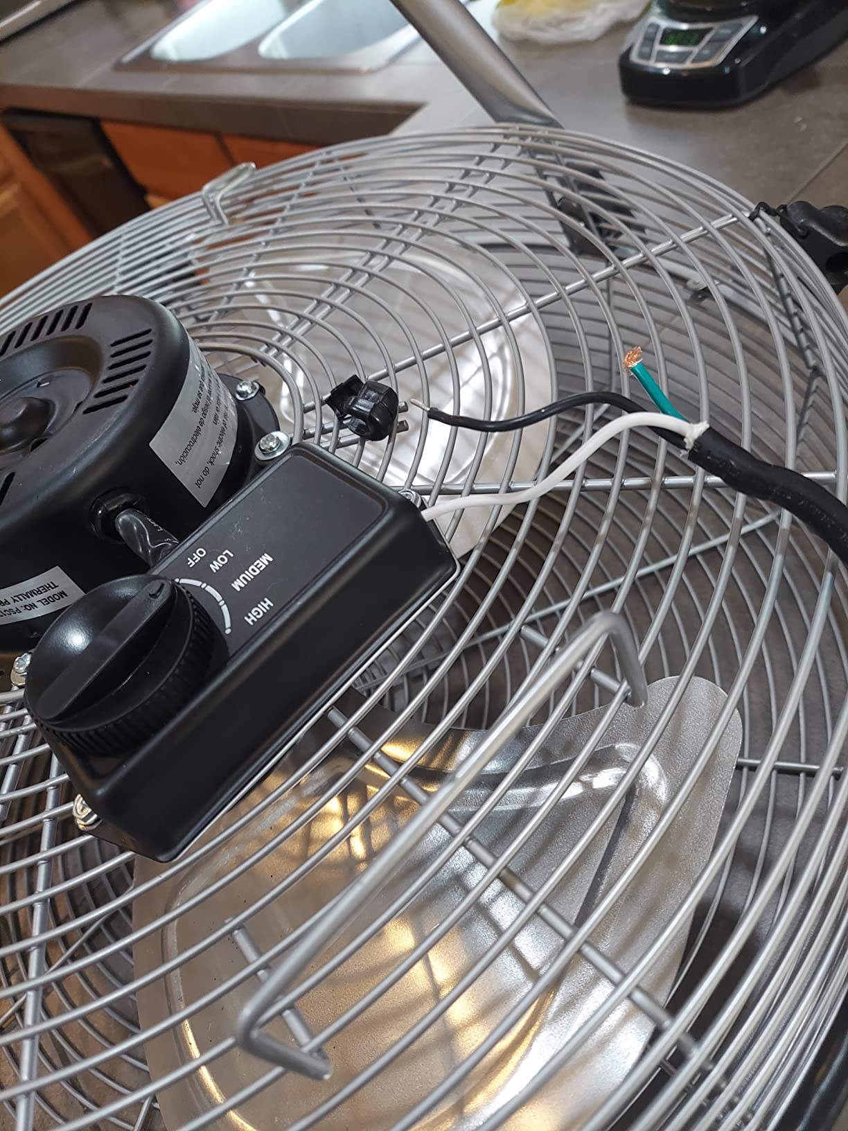 iLIVING 20 Inches 5703 CFM Heavy Duty High Velocity Barrel Floor Drum Fan With DC Brushless Motor, Stepless Speed Adjustment for Workshop, Garage, Commercial or Industrial, UL Safety Listed customer photo 2