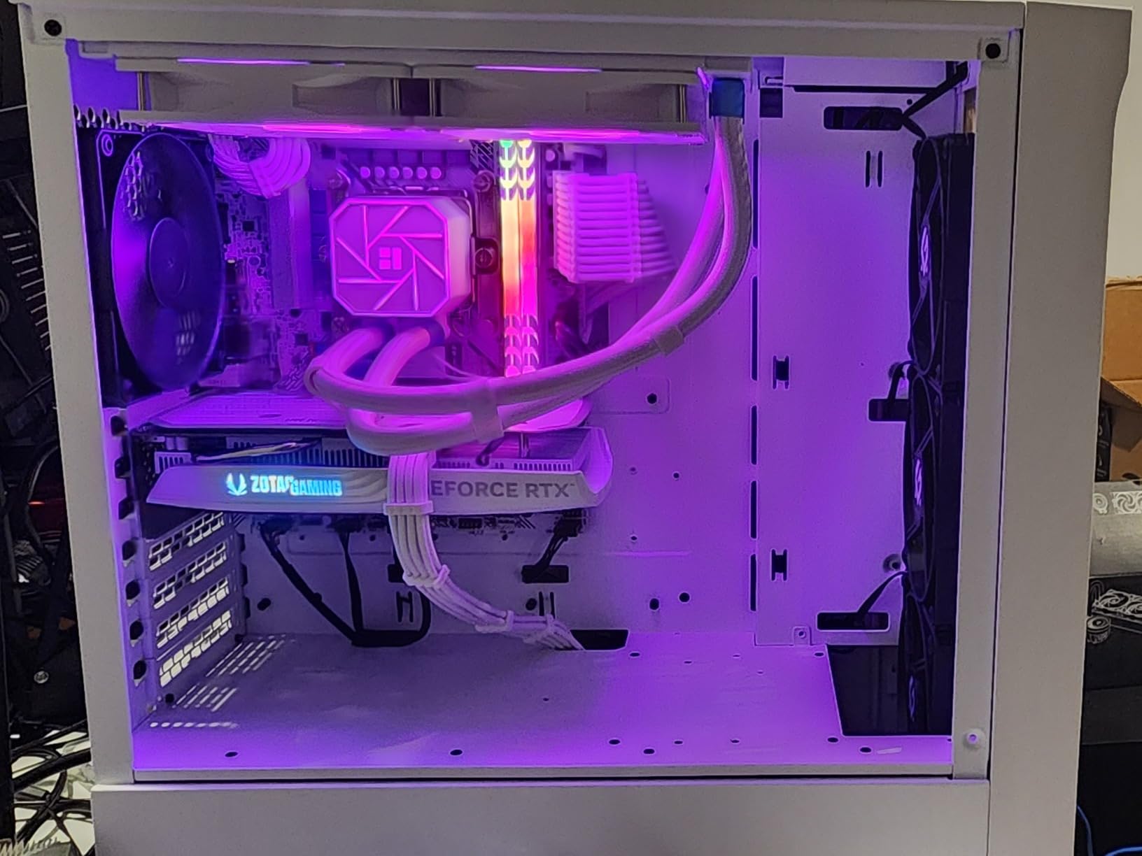 ZOTAC Gaming GeForce RTX 4060 8GB Twin Edge OC White Edition DLSS 3 8GB GDDR6 128-bit 17 Gbps PCIE 4.0 Compact Gaming Graphics Card, ZT-D40600Q-10M customer photo 2