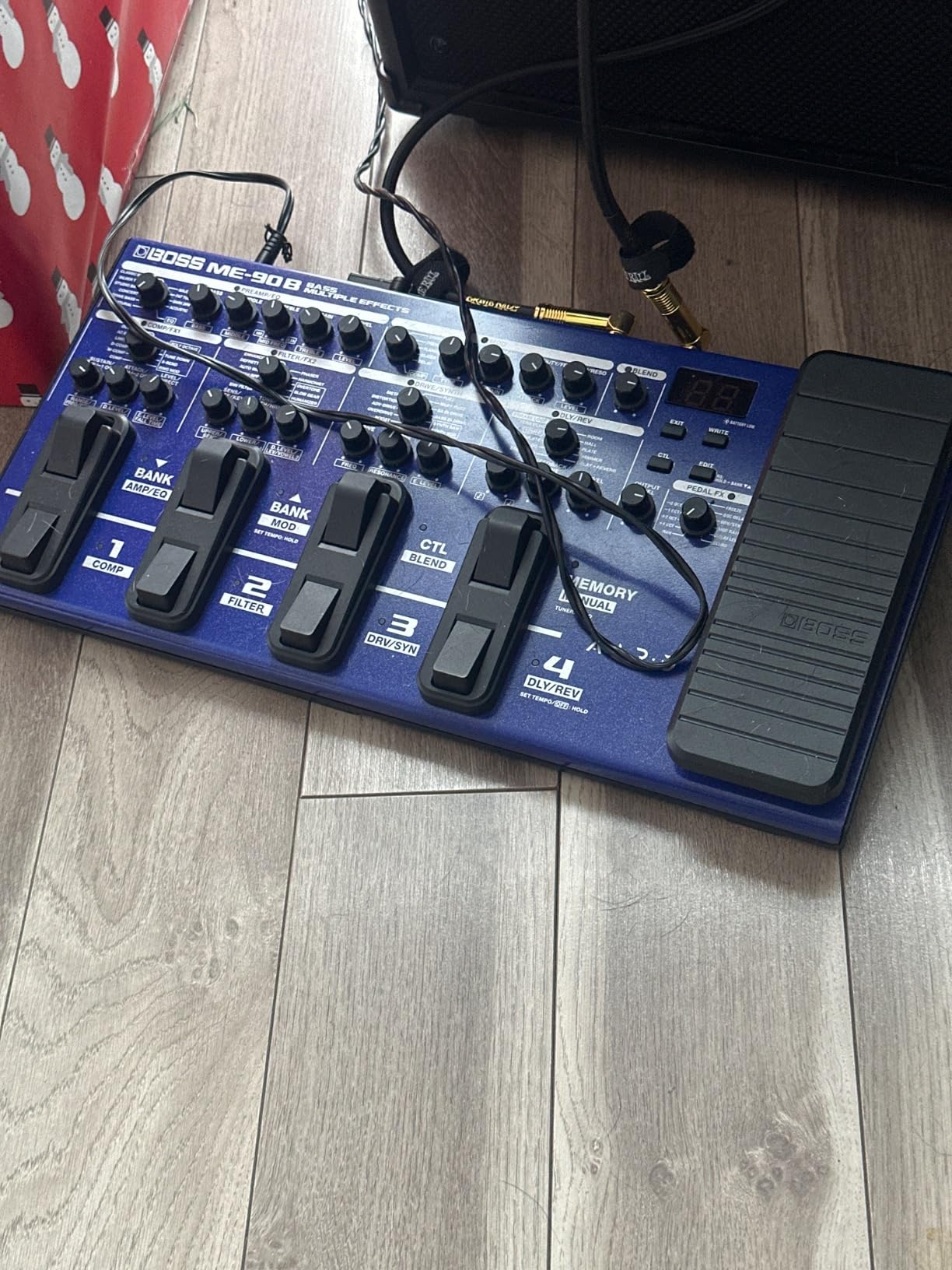 BOSS ME-90 Guitar Multi-Effects | All-In-One Guitar Processor | 11 Onboard AIRD Amp Models | 60 Effects derived from the GT-1000 | 8 Multi-Function Footswitches & Redesigned Expression Pedal customer photo 2