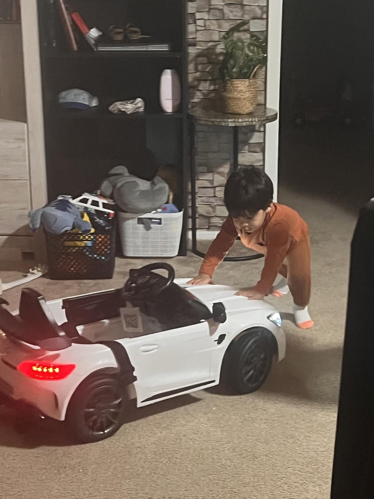 Winado 12V Licensed Mercedes Benz AMG GTR Kids Ride on Electric Car, Red customer photo 1