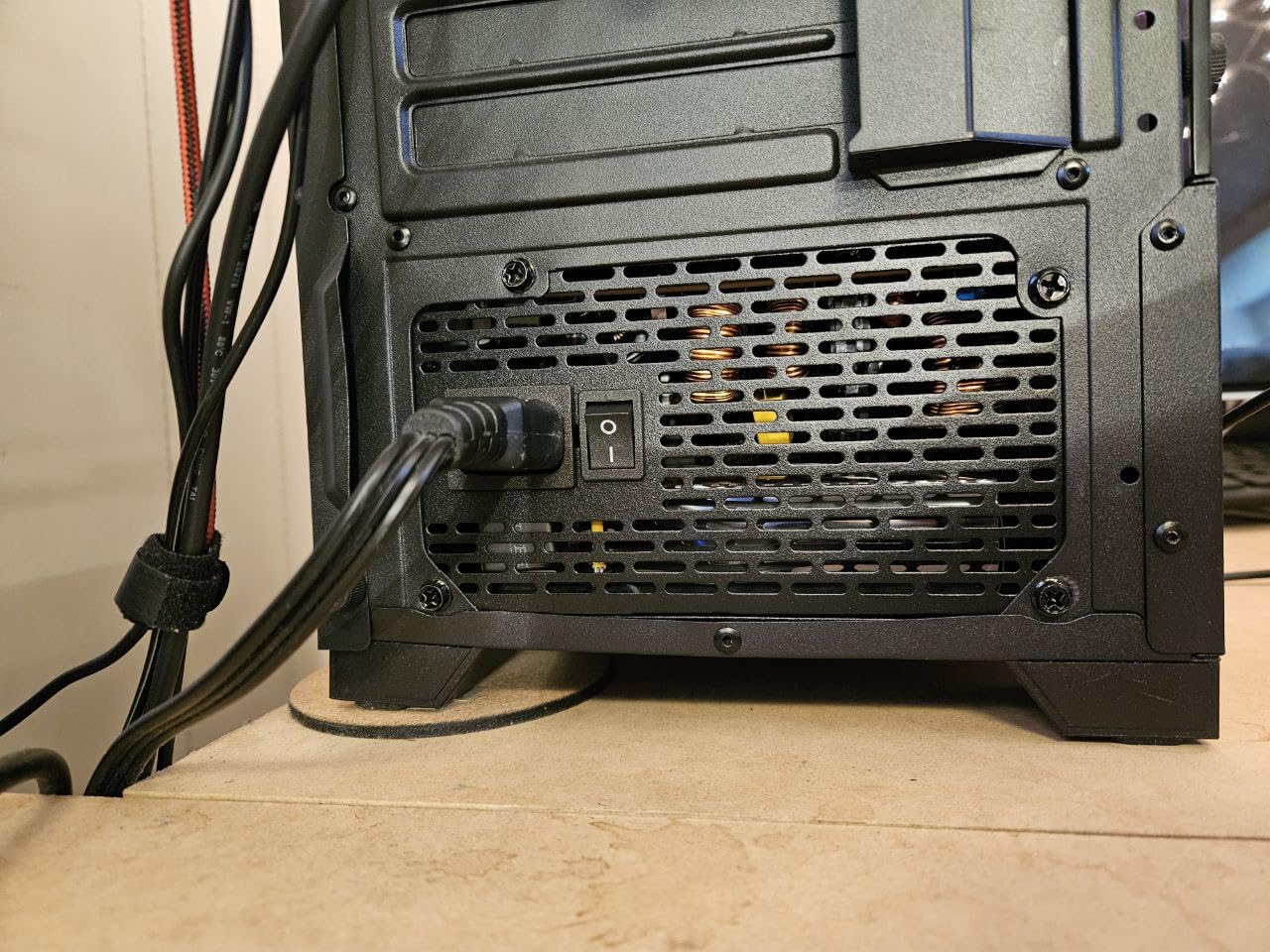 Thermaltake Toughpower GX3 850W; ATX 3.1; Native PCIe 5.1 12V-2x6; Flat Cables; 120mm Fan; 80 Plus Gold Certified; 5 Year Warranty; Black; PS-TPD-0850NNFAGU-3 customer photo 1