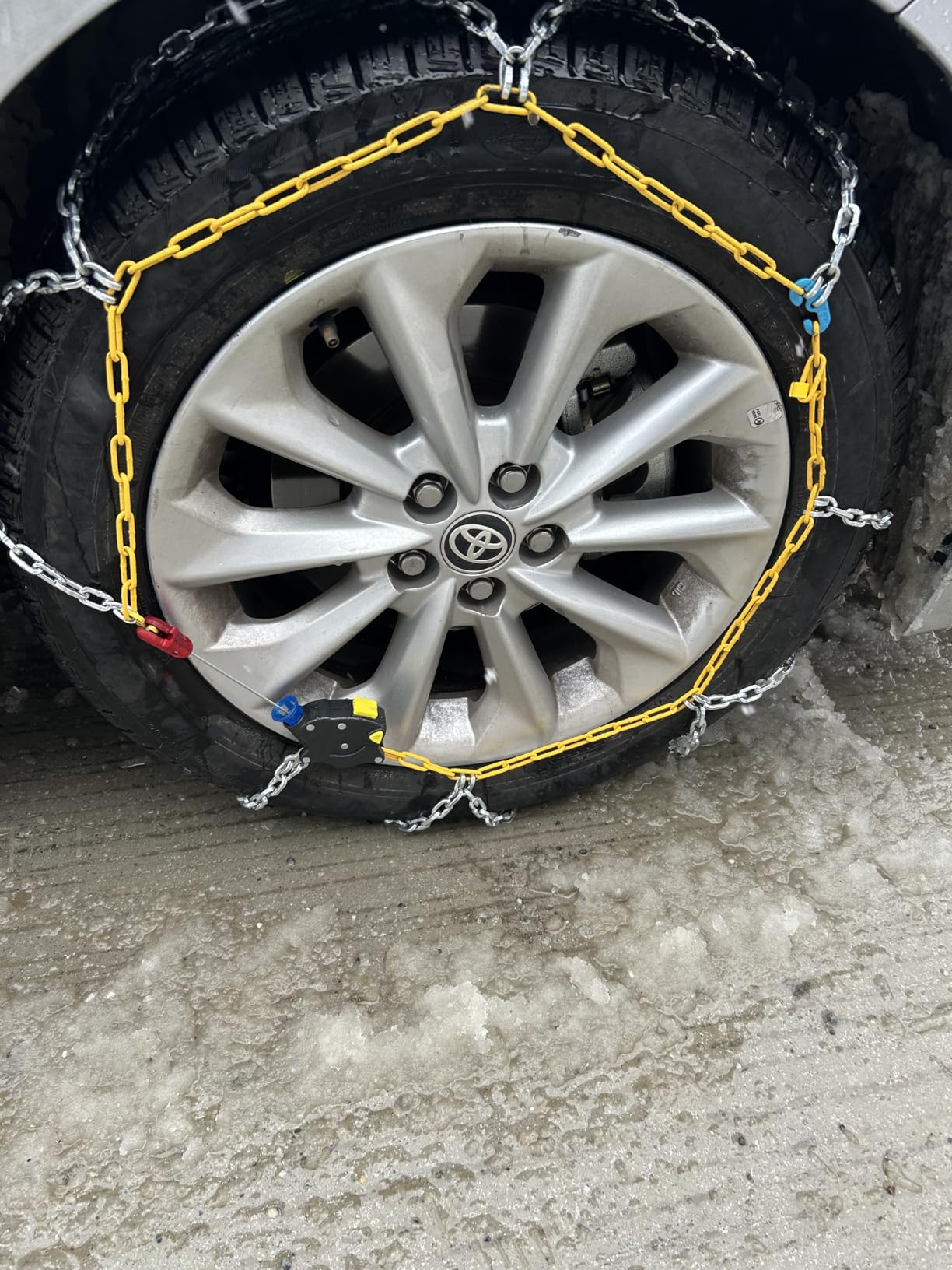 Snow-Chains Auto Fixing 1 Min Quick Fit Easy Installation Tire-Chains, Portable Reusable Universal Emergency Tire Traction Chain for Passenger Car, Pickup Trucks and SUV - Set of 2 (HKN-90) customer photo 2