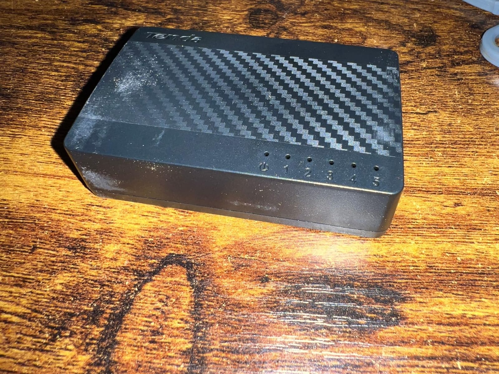 Tenda 5 Port Gigabit Ethernet Switch, Desktop Ethernet Splitter Plug & Play customer photo 1