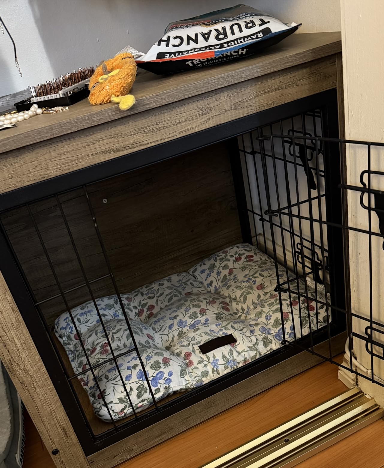Yaheetech 27.5in Wooden Dog Crate Furniture w/Cushion for Small Medium Dogs customer photo 1