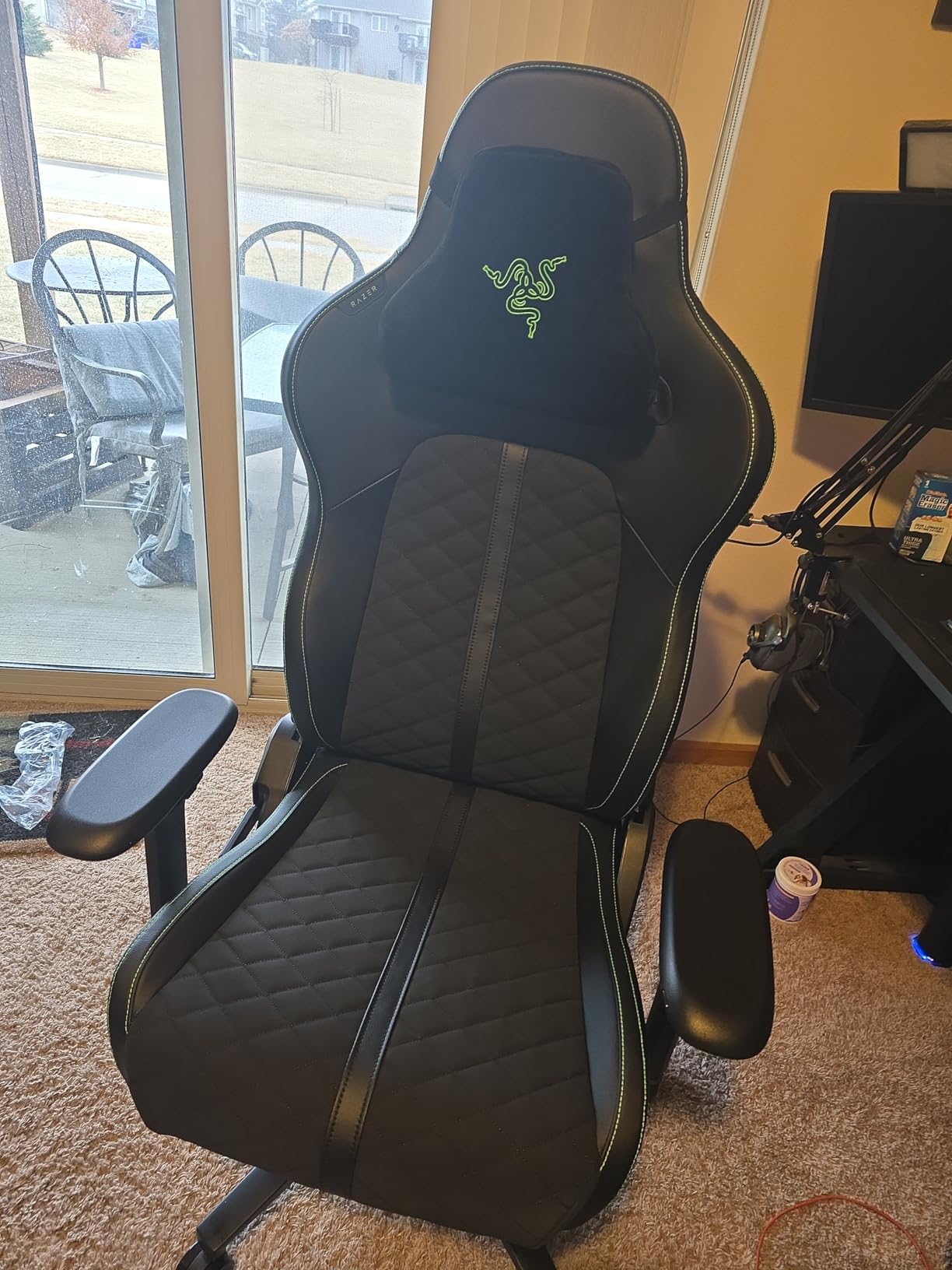 Razer Enki Gaming Chair, Built-in Lumbar Arch, All-Day Comfort, Black customer photo 2