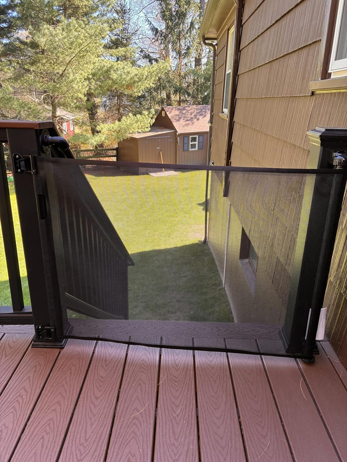 Veraste Retractable Baby Gate for Doorways and Stairs, Mesh Safety Gate for Pet, Indoor & Outdoor Use, One-Hand Operation, Easy Installation, 33.6