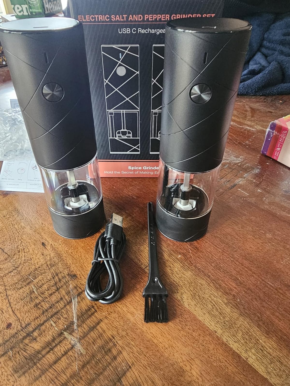 Lidaop Electric Salt and Pepper Grinder Set USB Rechargeable 2Pack, Black customer photo 2