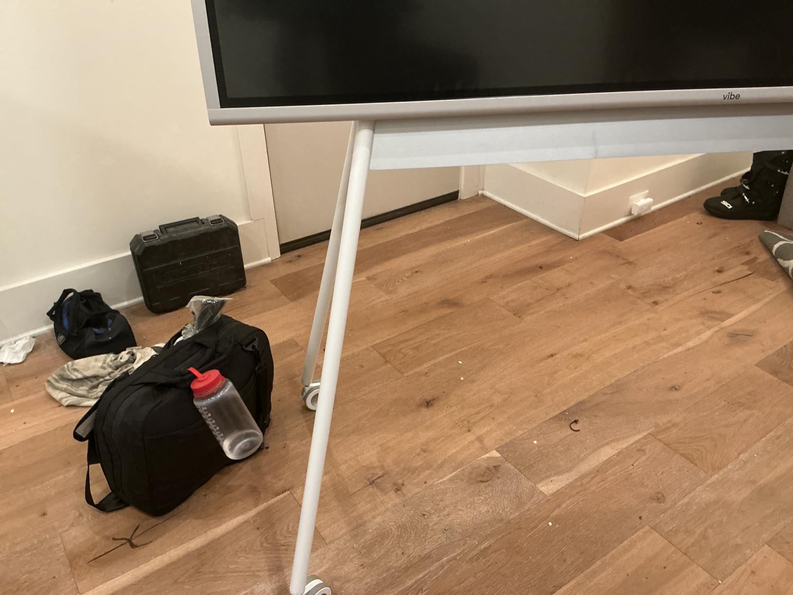 Vibe S1 55 Inch All-in-One Smart Board, 250+Apps, 4K UHD, Conference Device customer photo 2