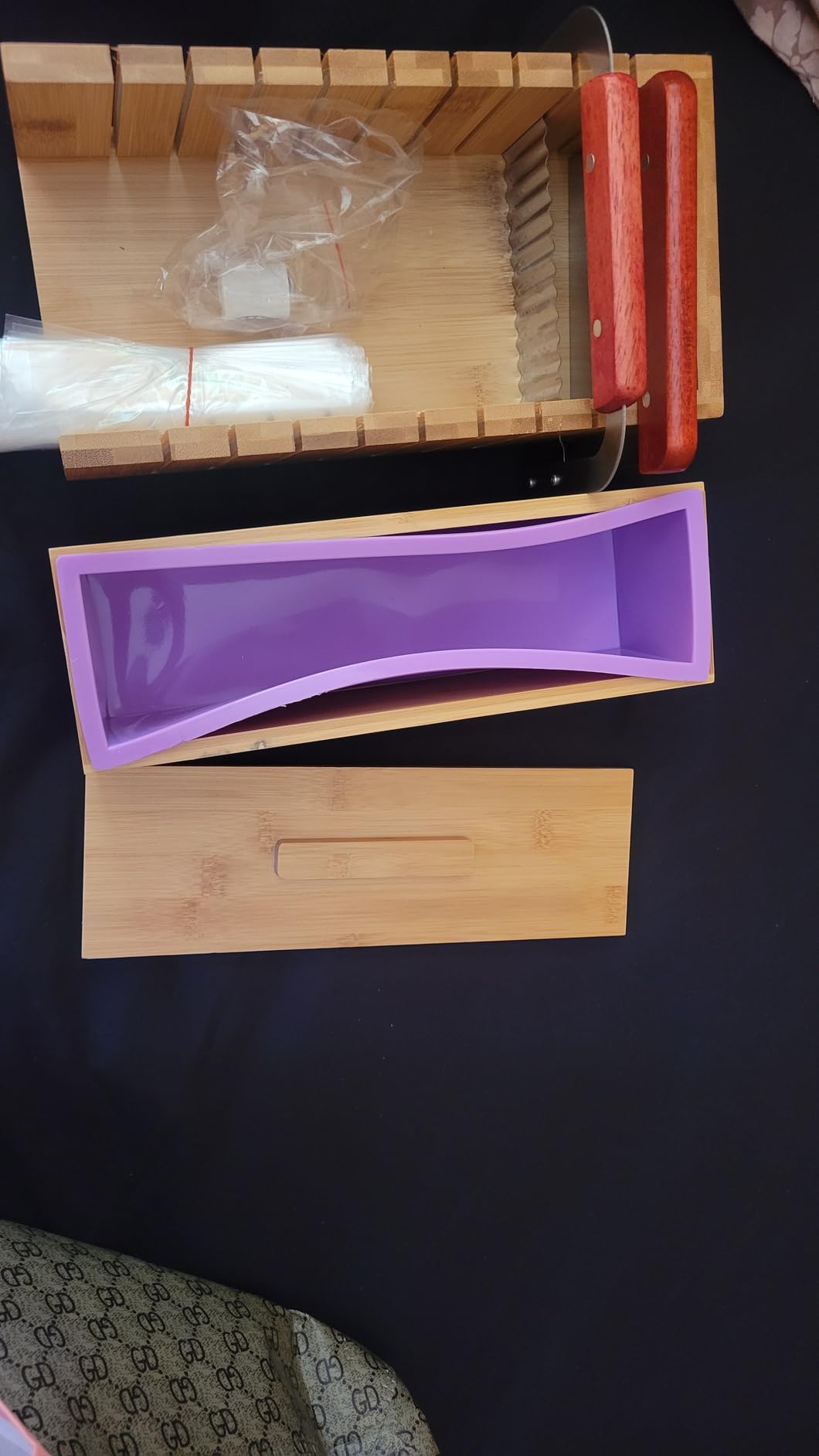 VEVOR Soap Making Kit, Bamboo Cutting Box and Inner Box with Silicone Mold, Stainless Steel Straight Cutter and Wavy Cutter, 100 Bags and 105 Stickers, Soap Making Supplies DIY Kits for Adults customer photo 1