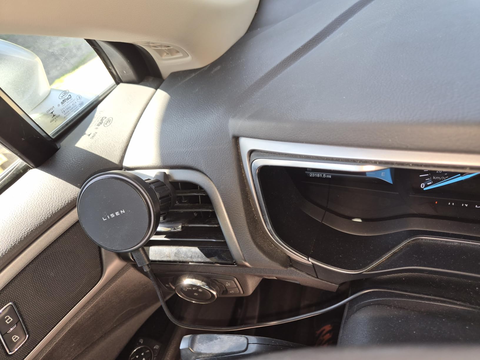 LISEN 15W MagSafe Car Mount Charger, Magnetic Phone Holders for Your Car customer photo 1
