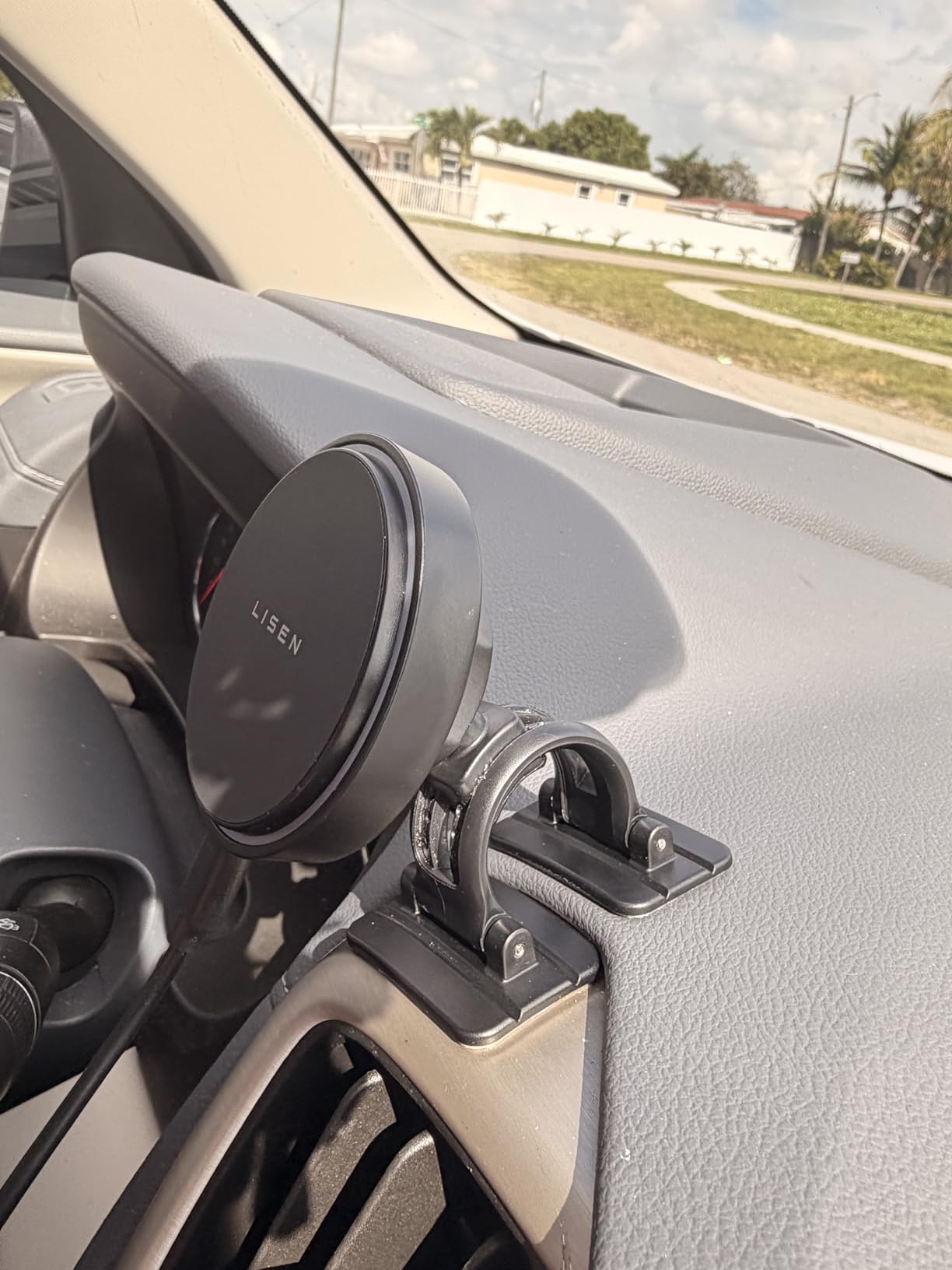 LISEN 15W MagSafe Car Mount Charger, Magnetic Phone Holders for Your Car customer photo 2