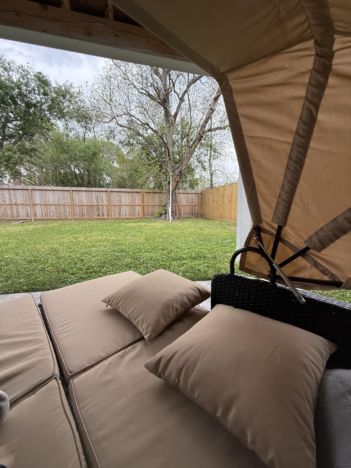 HAPPYGRILL Outdoor Wicker Lounge Daybed, Hand-Woven PE RattanDaybed, Patio Loveseat Sofa Set with Retractable Canopy & 2 Side Tables, Outdoor Sun Lounger with Soft Cushions customer photo 2