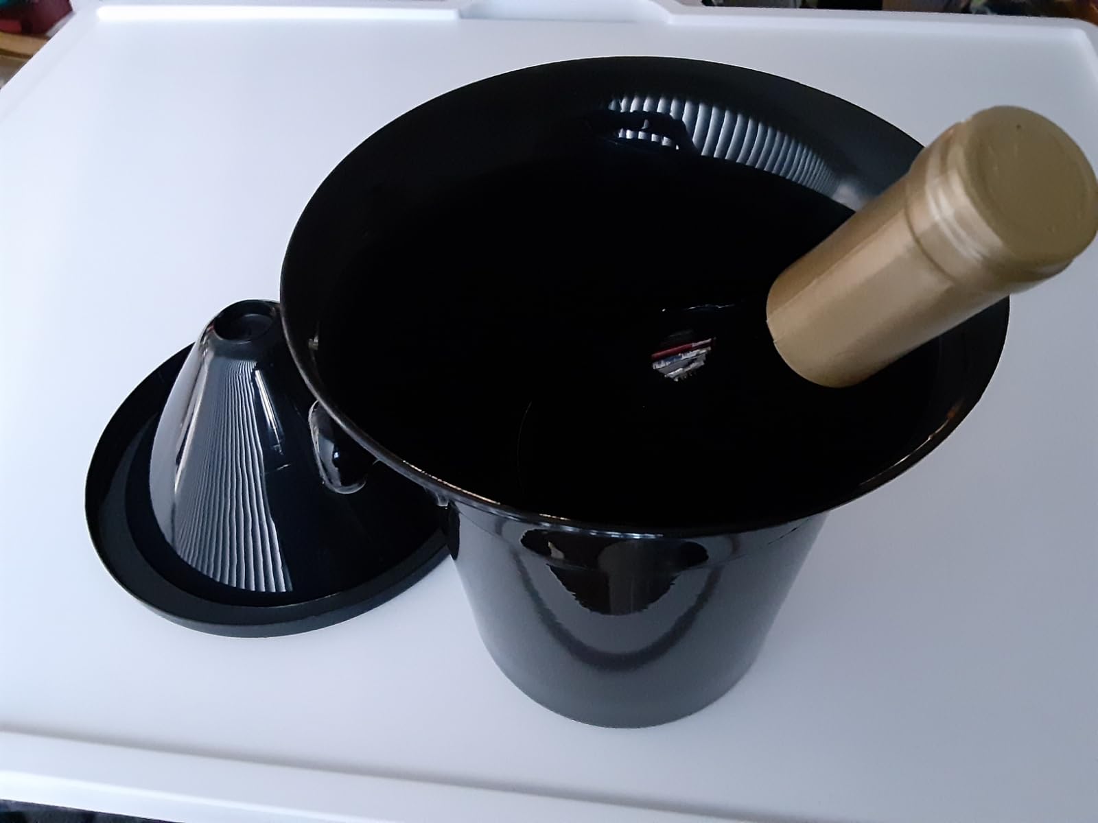 Cabilock Wine Spittoon Bucket with Handles 8.27 Inch Plastic Wine Tasting Spit Bucket for Home Bar and Parties Black Round Ice customer photo 1